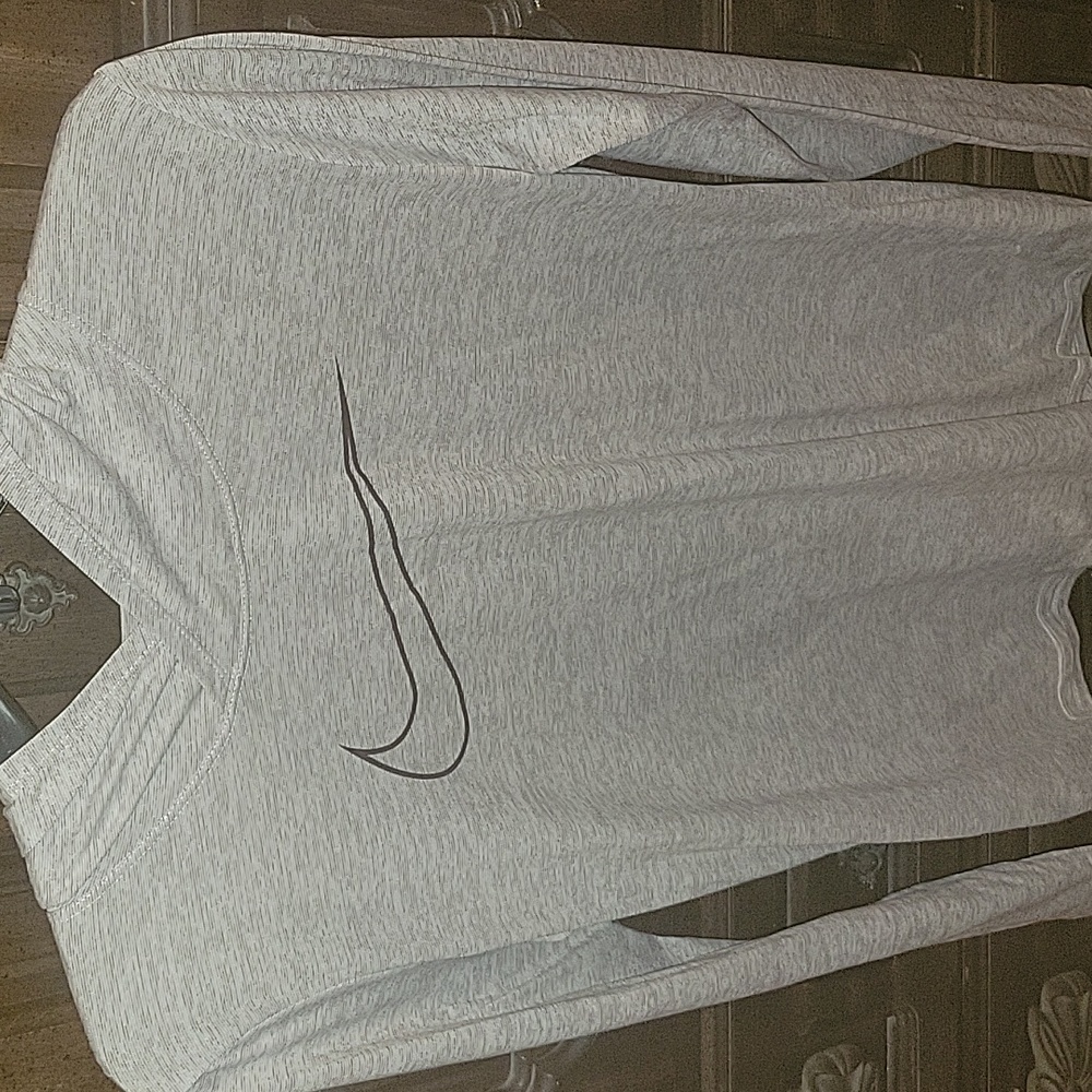 *Women's Nike Shirt